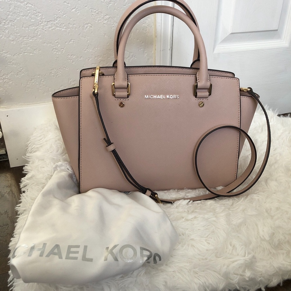 Michael Kors Selma medium satchel in soft pink!